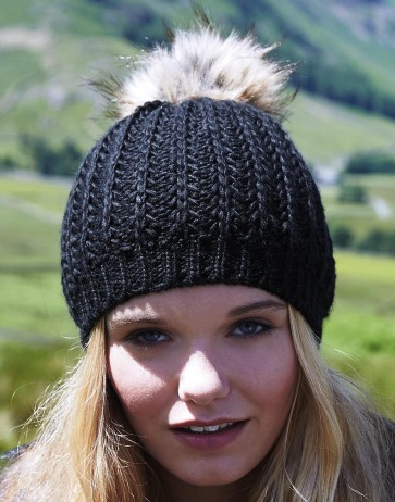 Beanie mit Kunstfell-Bommel