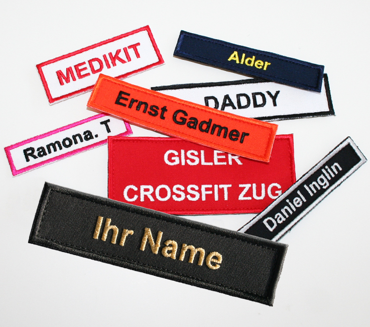 Gestickte Namensschilder